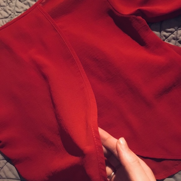 RARE Sheer ESTAM slit/open back top - Picture 3 of 6